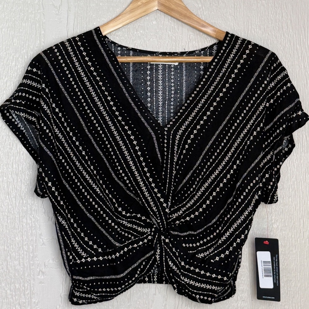 Becool Twist Front Crop Top Black White Geometric Tribal V-Neck Blouse M NEW